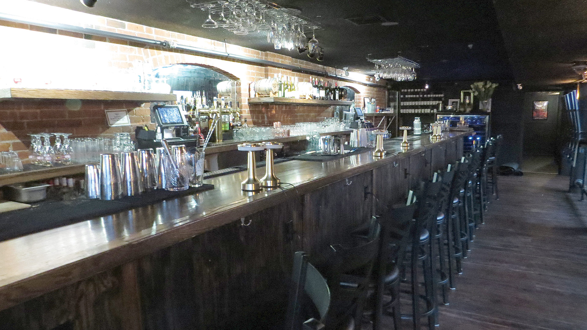 Deweys Bar