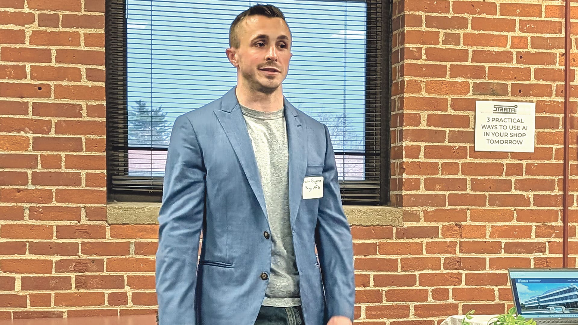 Gavin Giguere of REIGN Manufacturing speaks with attendees at a breakout session.