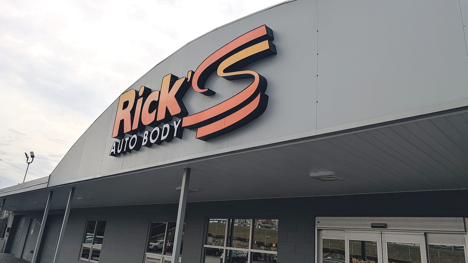 Rick’s Auto Body moved to its current headquarters on Pasco Road in Springfield in 1997.
